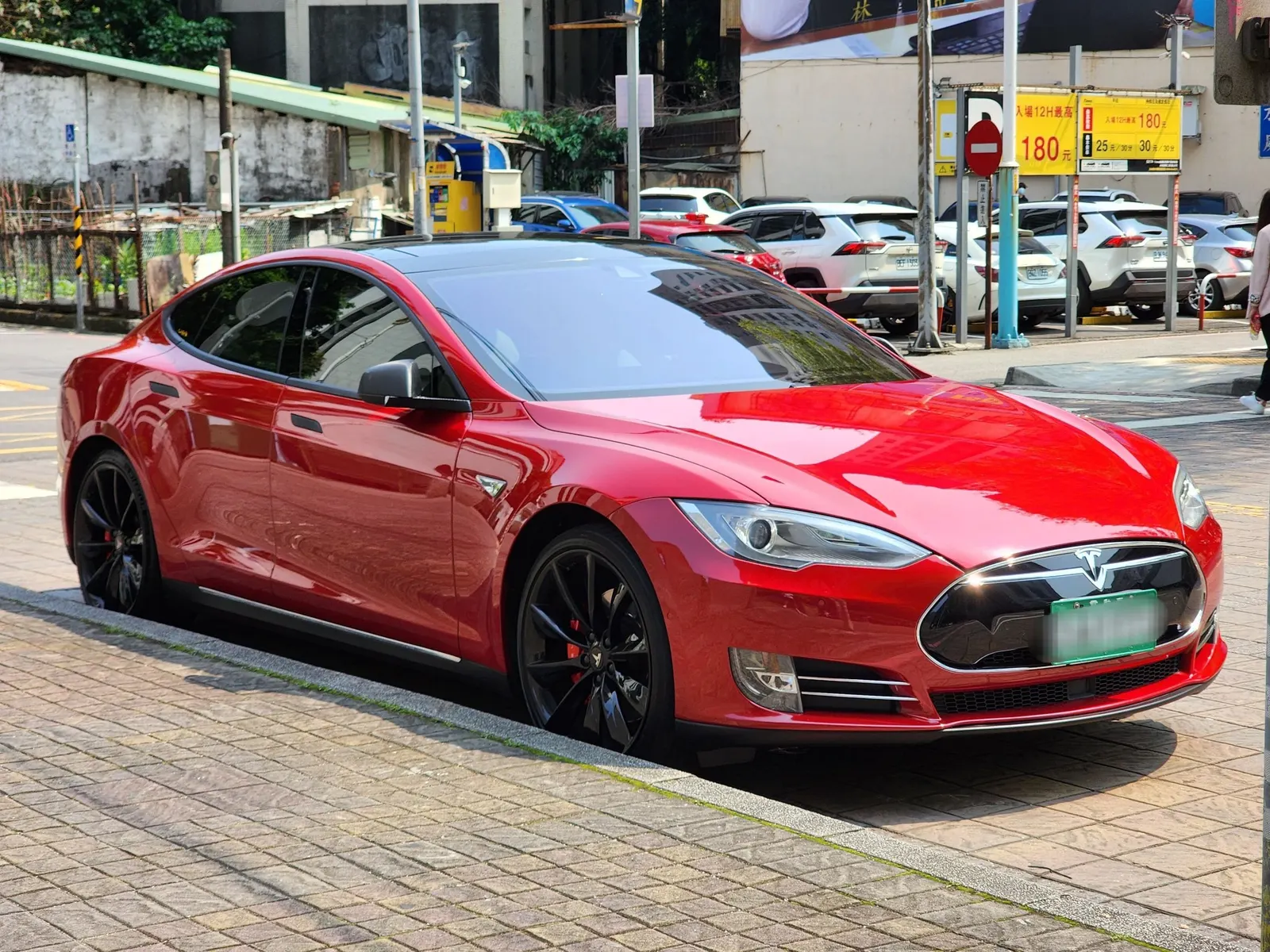 Tesla Model S P85D 照片 1