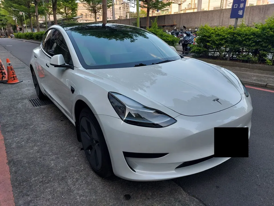 Tesla Model 3 LFP