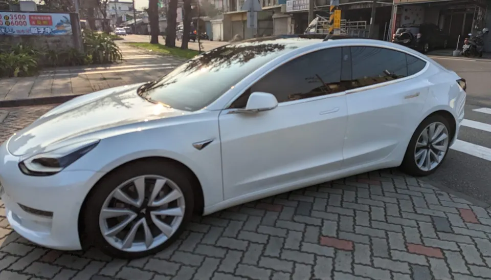 Tesla Model 3 LR