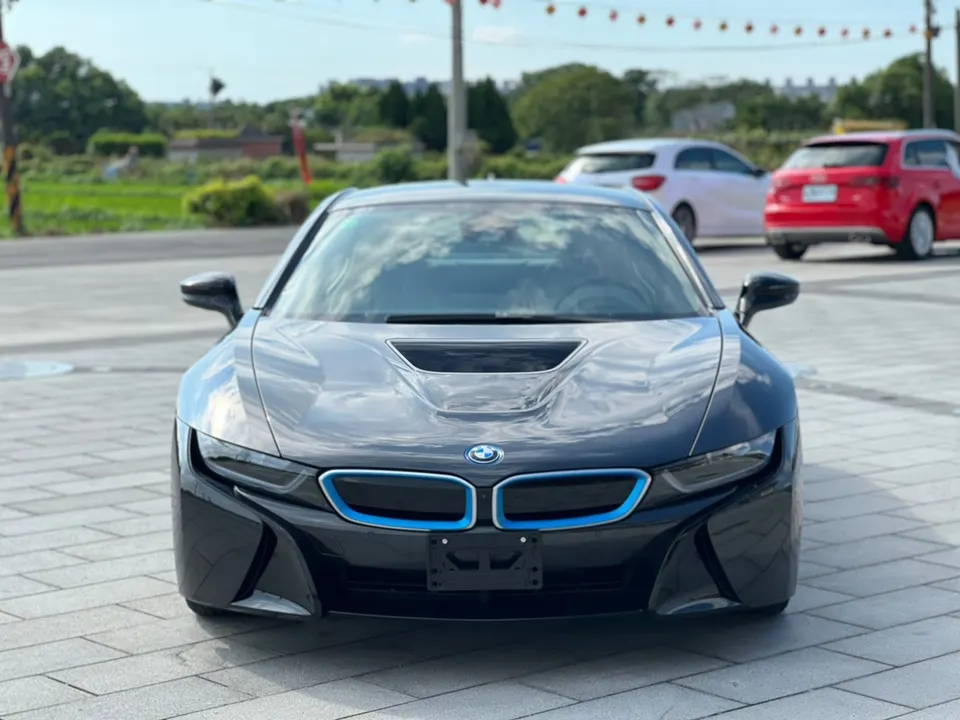 BMW i8