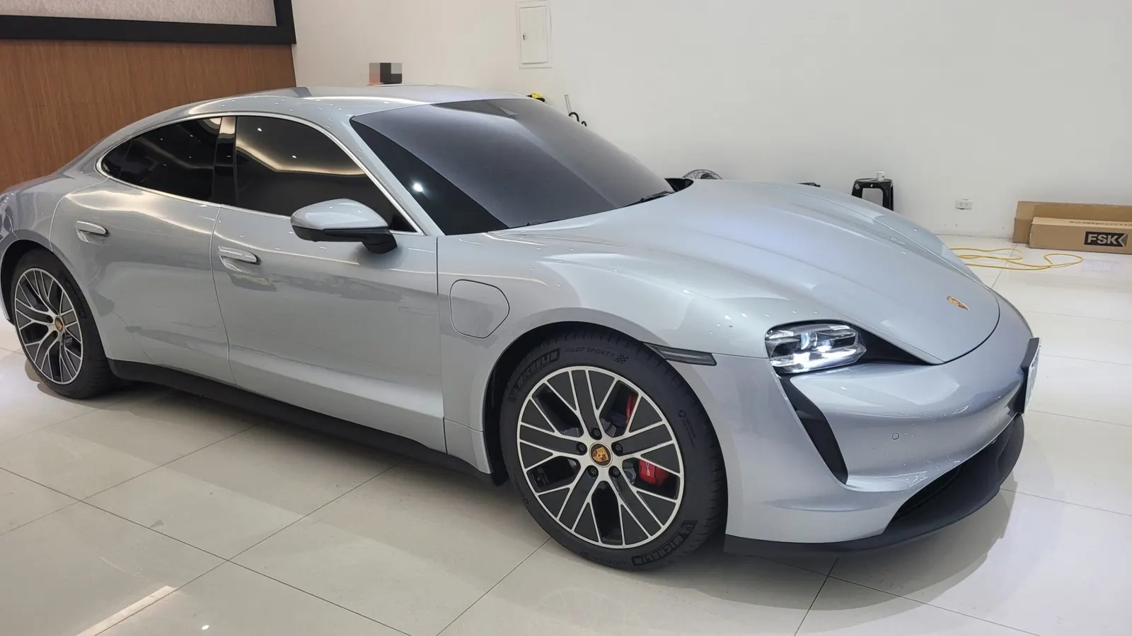 PORSCHE Taycan 4S 照片 1