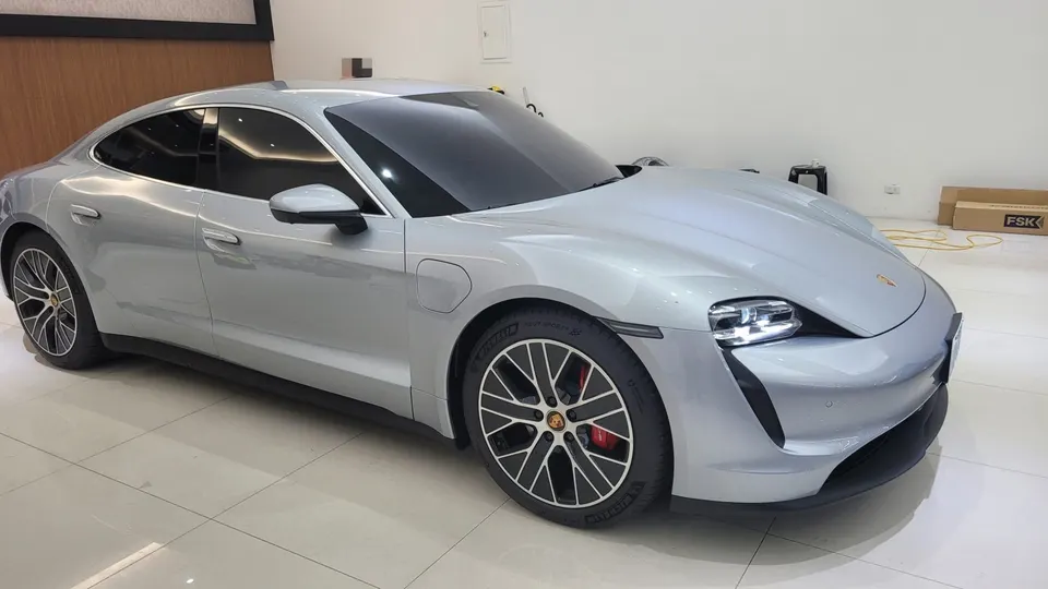 PORSCHE Taycan 4S
