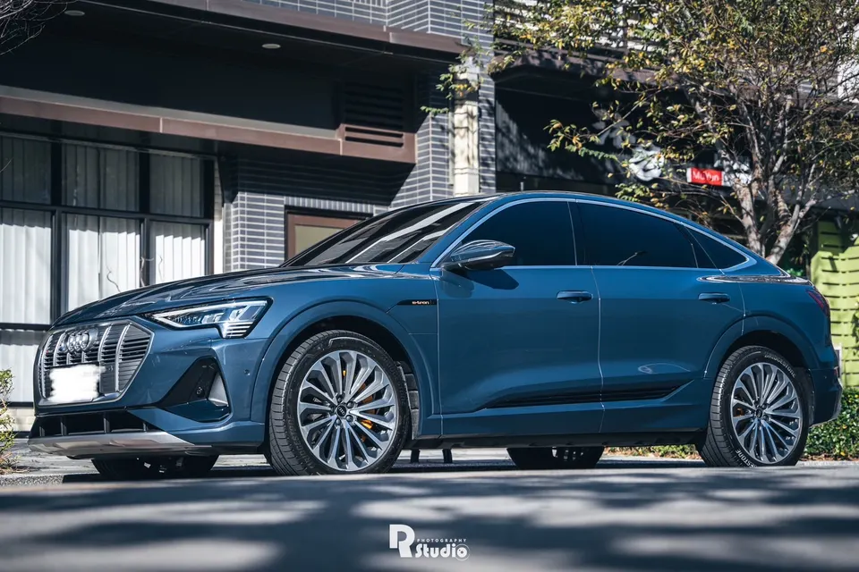 Audi e-Tron sportback 55 S-line