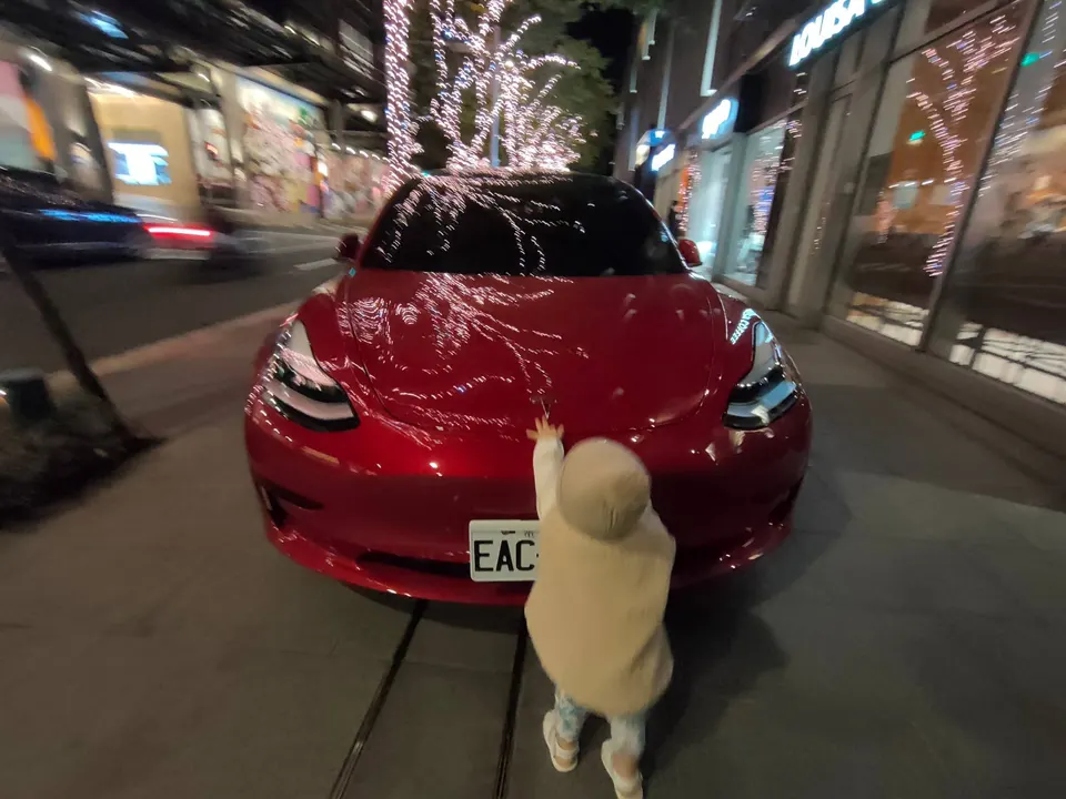 Tesla Model 3 SR+