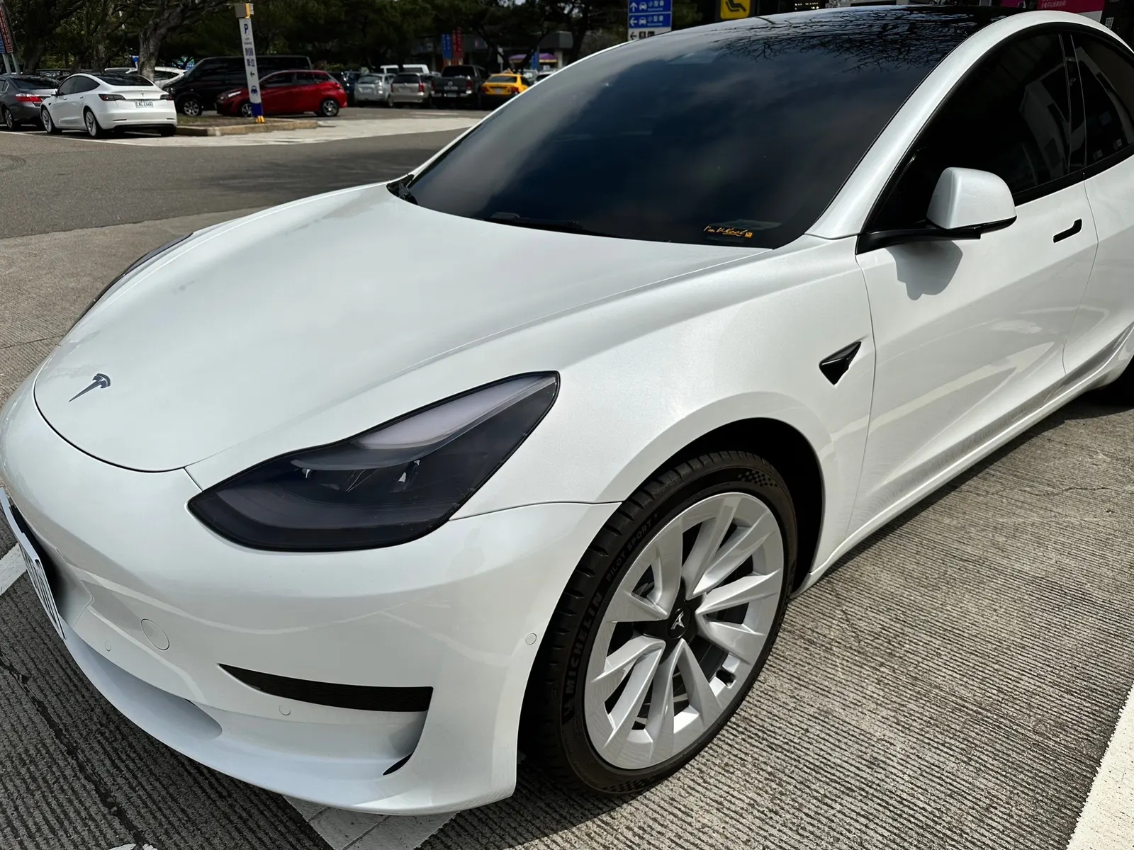 Tesla Model 3 LFP 照片 1
