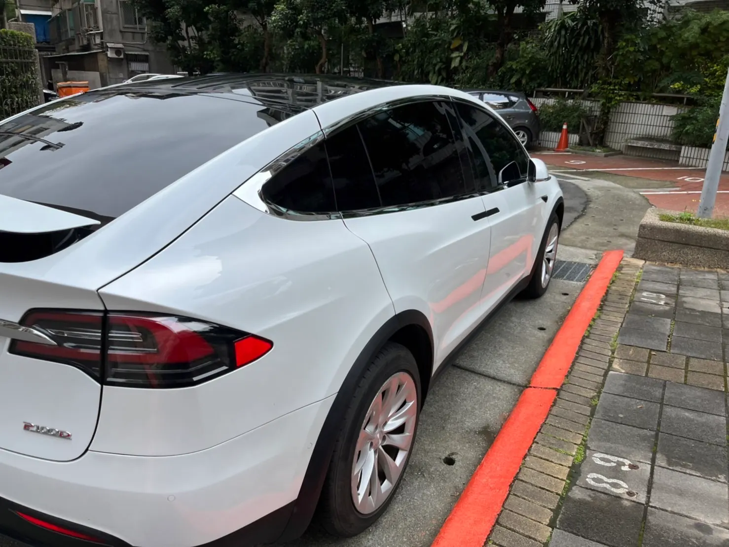 Tesla Model X LR 照片 1