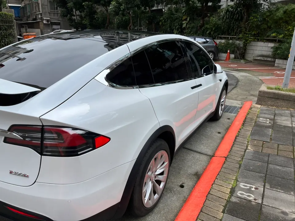 Tesla Model X LR