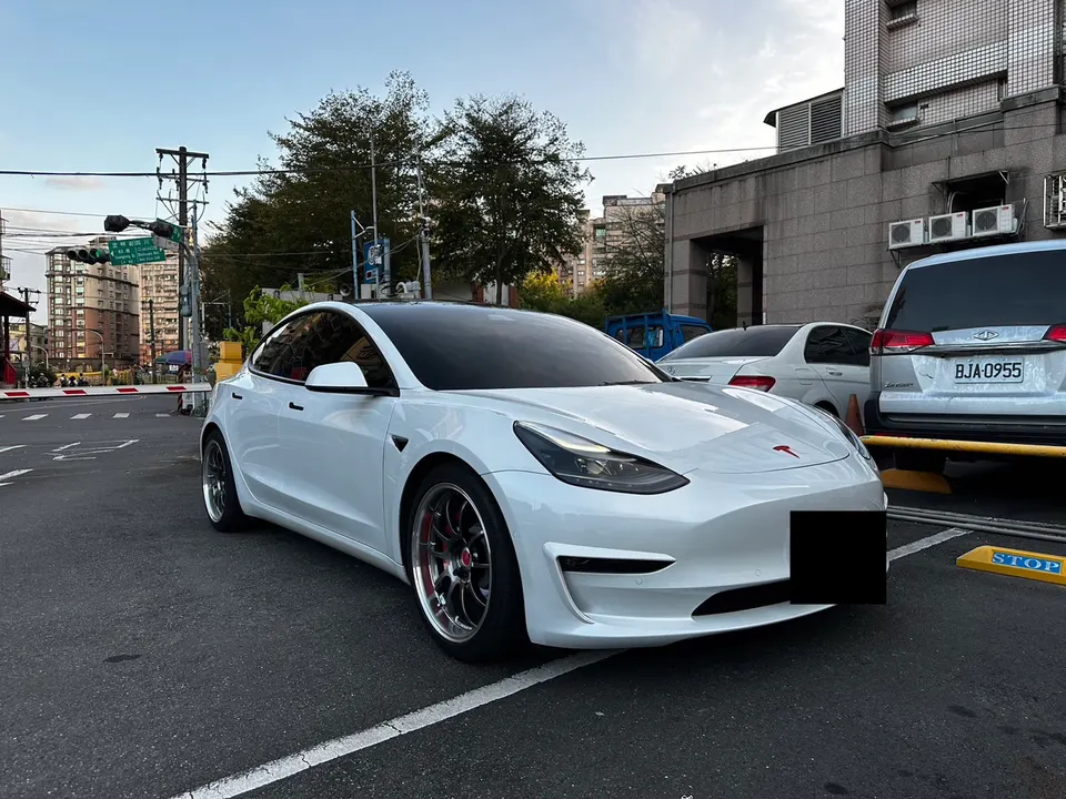 Tesla Model 3 LR