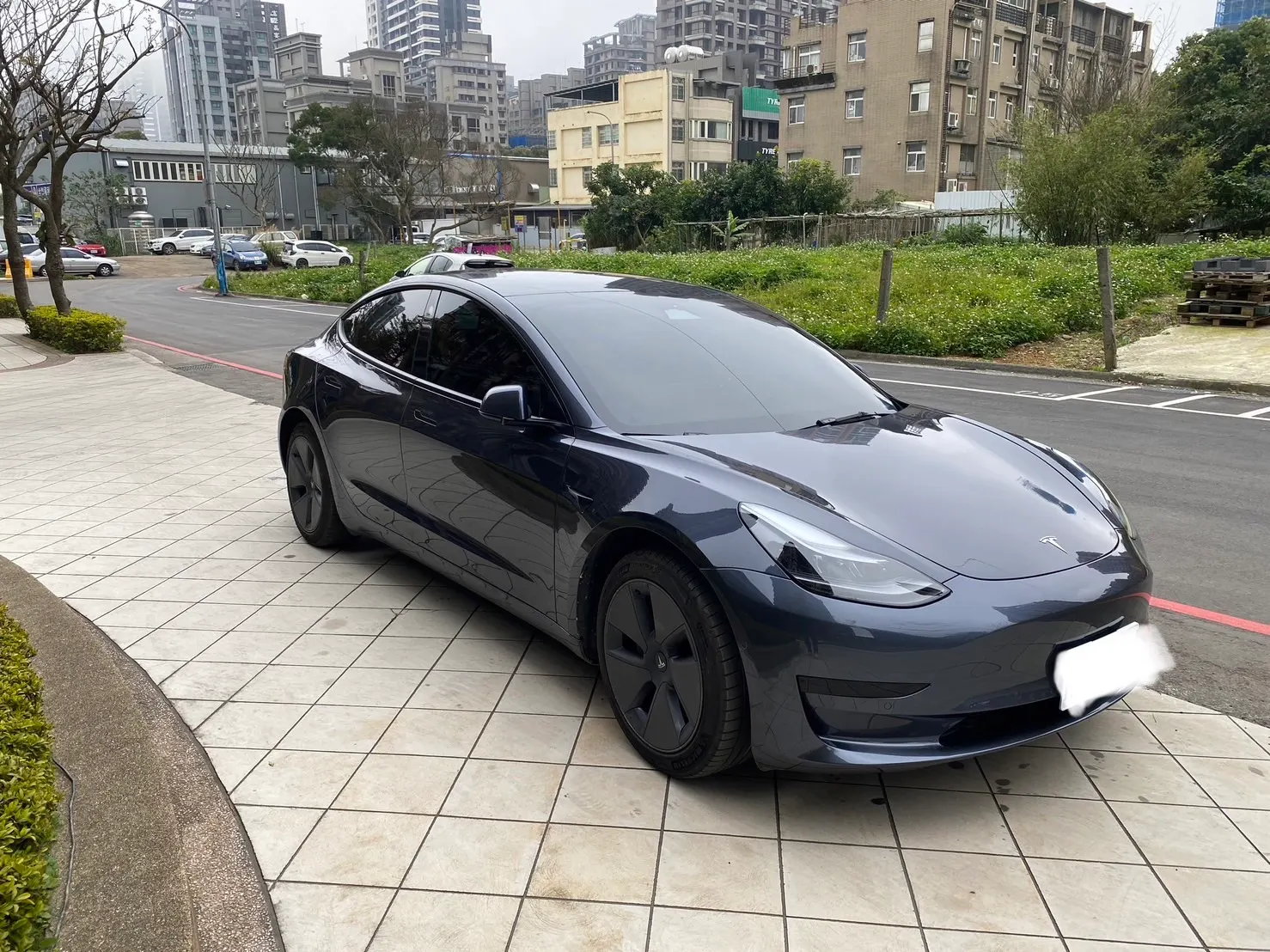 Tesla Model 3 LFP 照片 1
