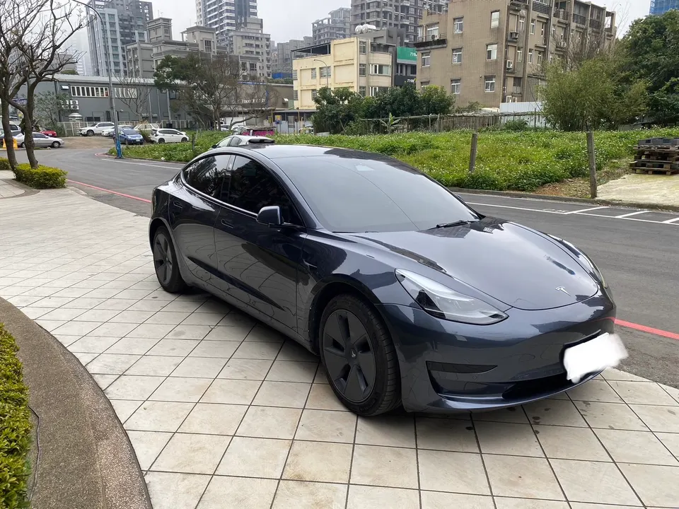 Tesla Model 3 LFP