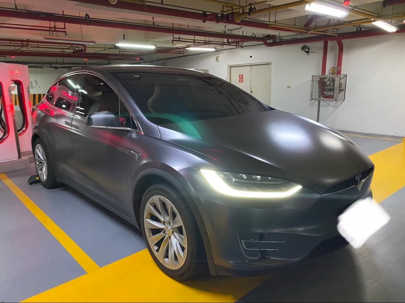 Tesla Model X 75D 照片 1