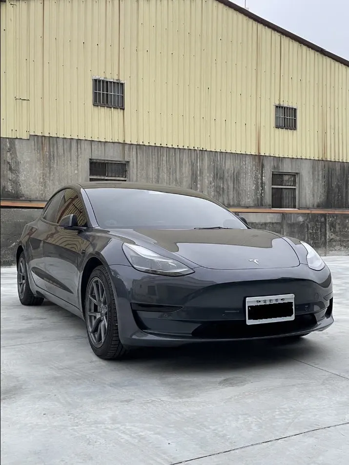 Tesla Model 3 LFP 照片 1