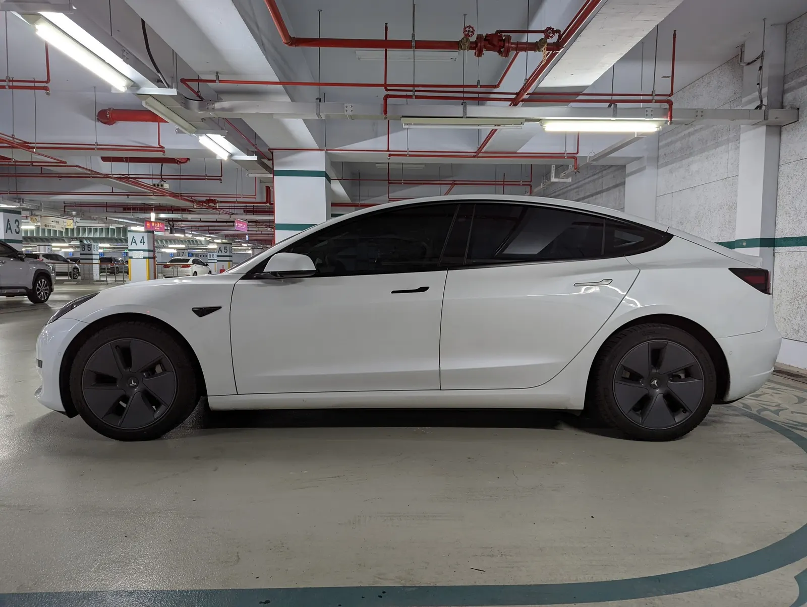 Tesla Model 3 SR+ 照片 1