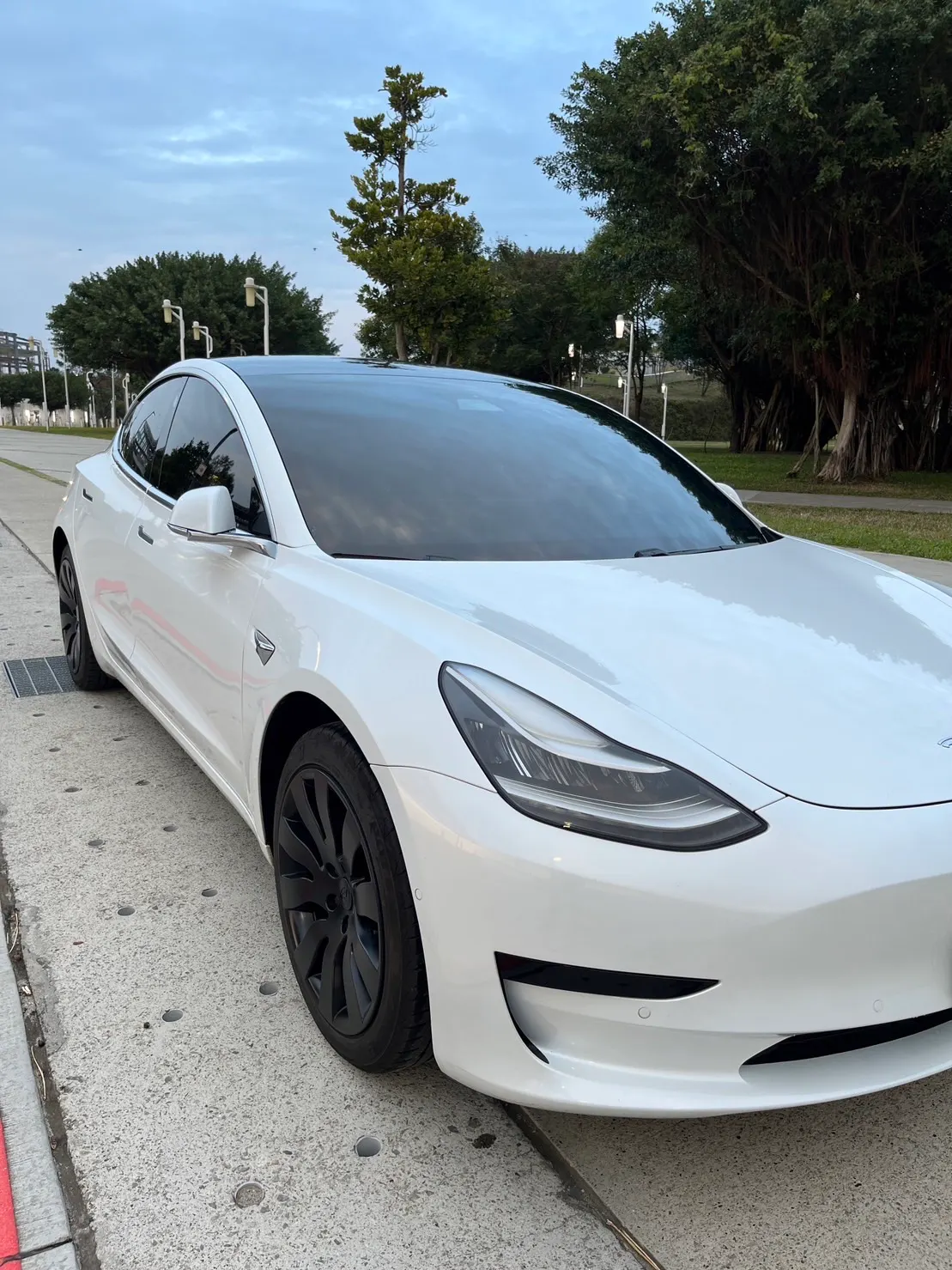 Tesla Model 3 SR+ 照片 1