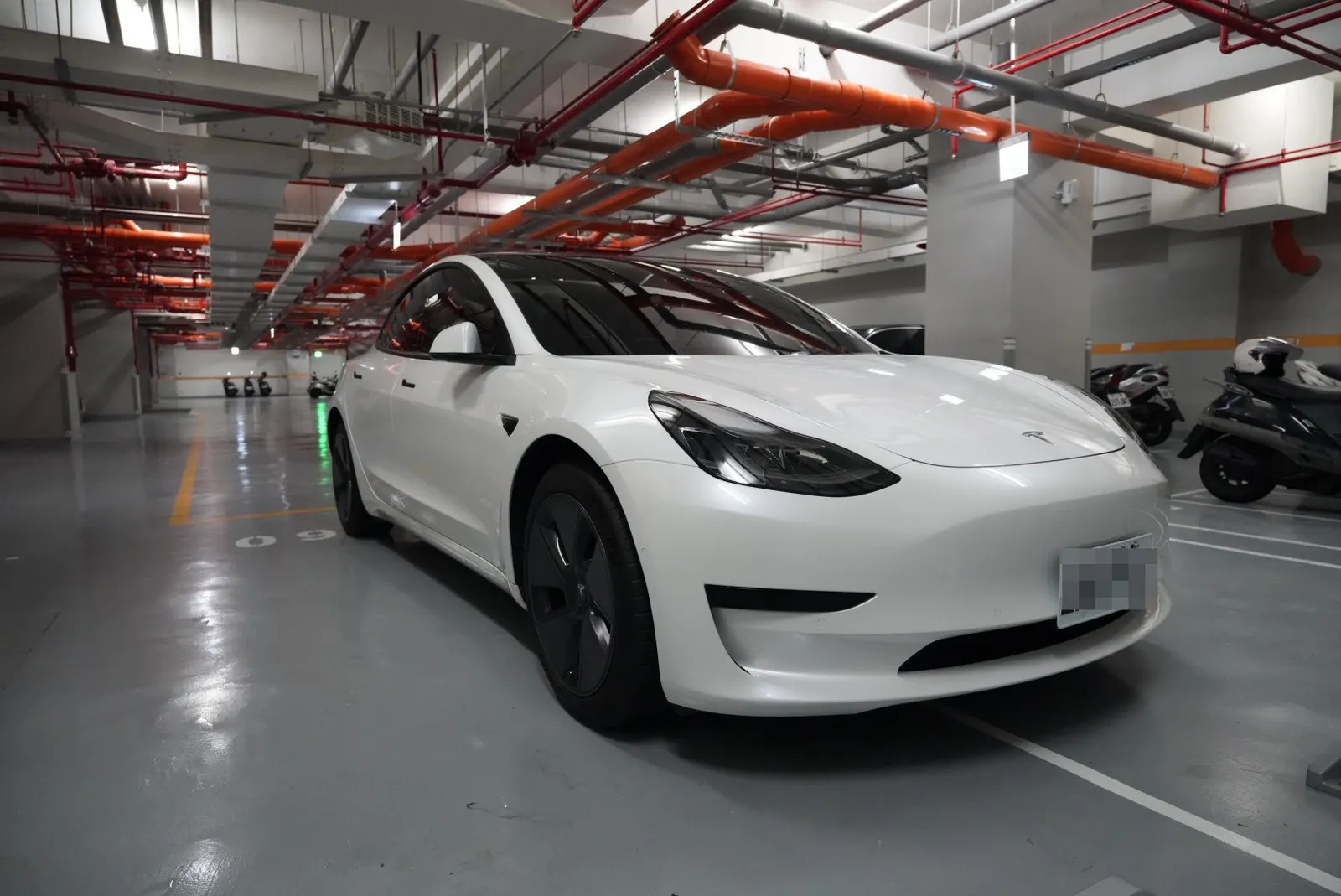 Tesla Model 3 SR+ 照片 1