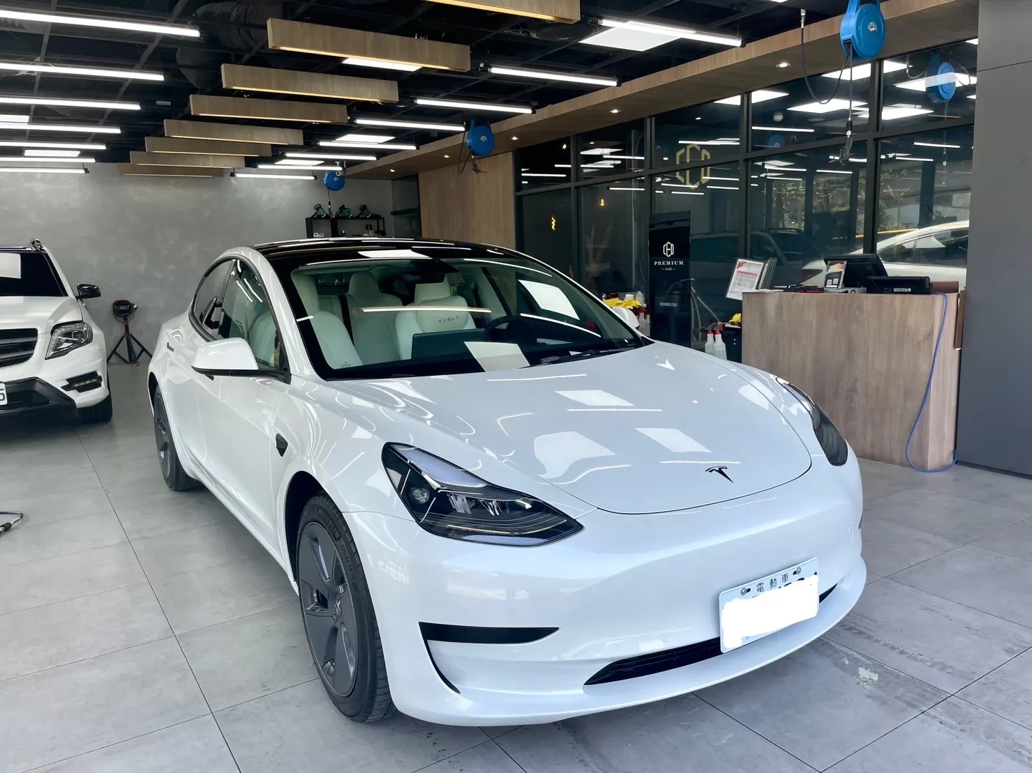 Tesla Model 3 LFP 照片 1
