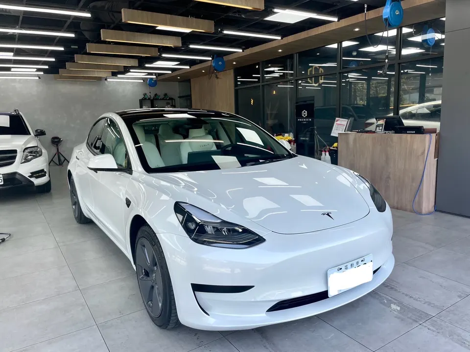 Tesla Model 3 LFP