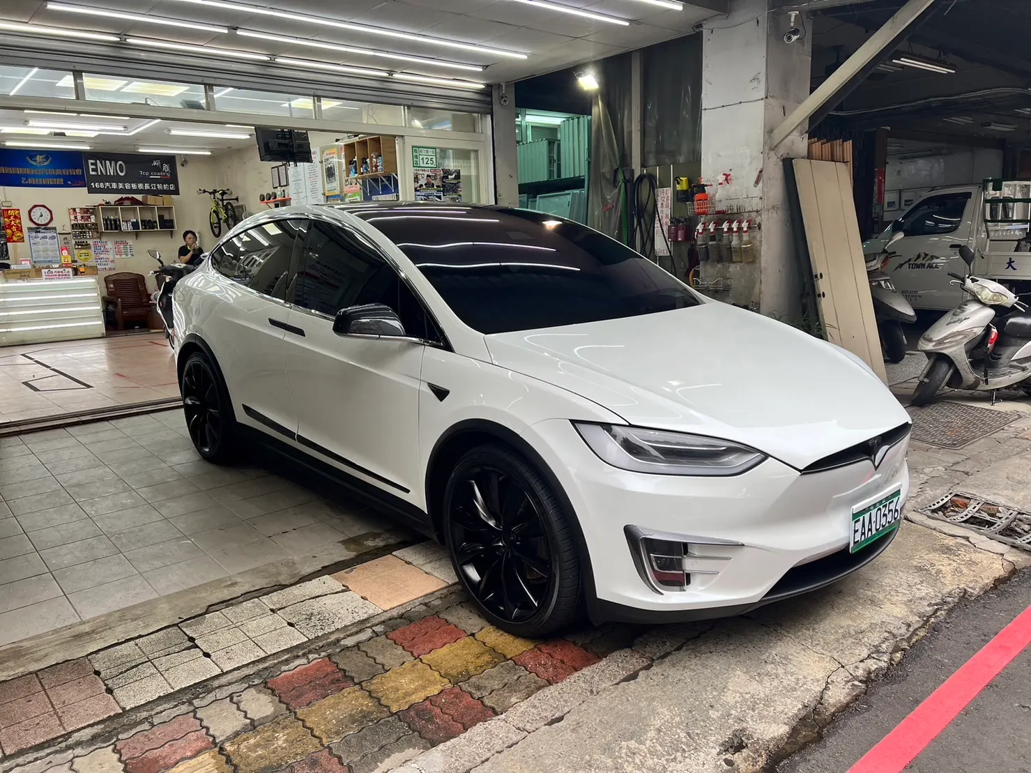 Tesla Model X 100D 照片 1