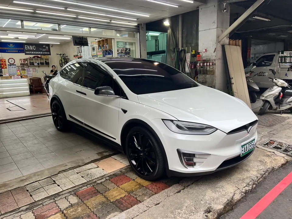 Tesla Model X 100D