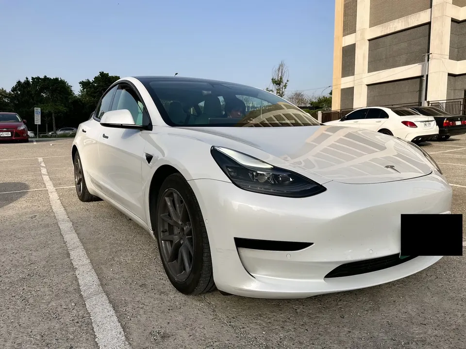 Tesla Model 3 SR+