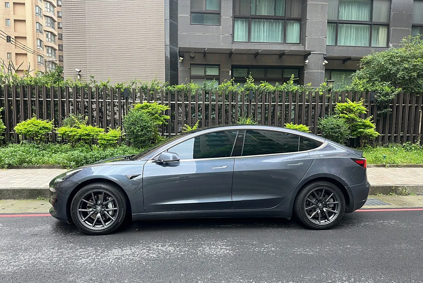 Tesla Model 3 SR+ 照片 1