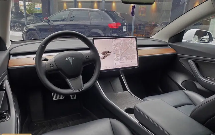 Tesla Model 3 SR+ 照片 1