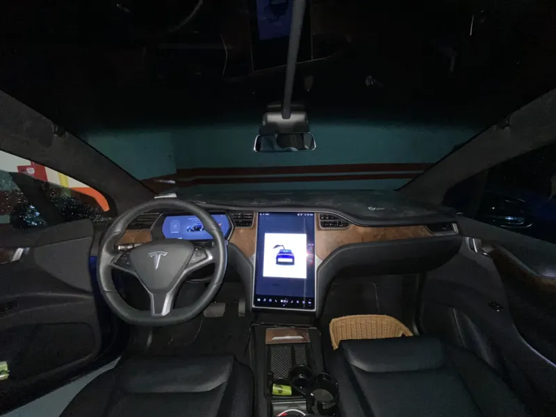 Tesla Model X LR 照片 1