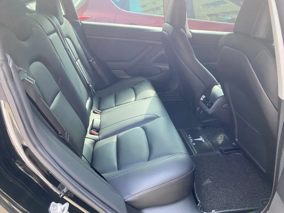 Tesla Model 3 SR+