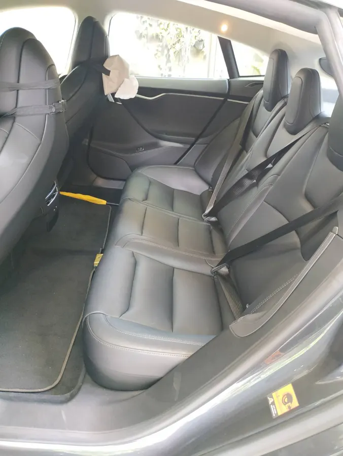 Tesla Model S 75D 照片 1