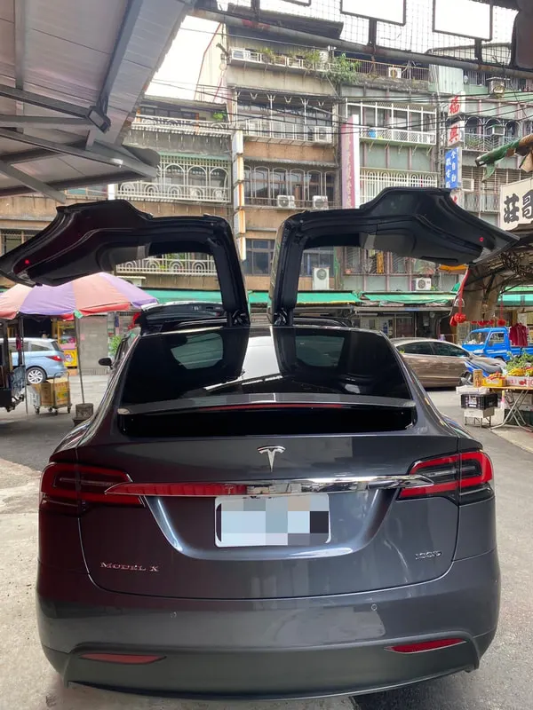 Tesla Model X 100D