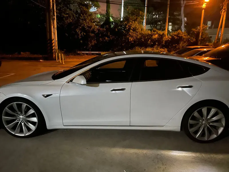 Tesla Model S 90D