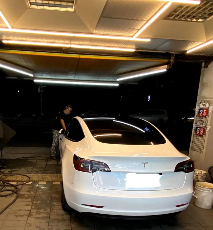 Tesla Model 3 SR+
