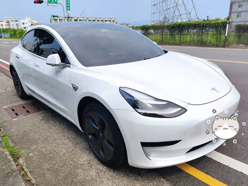 Tesla Model 3 SR+