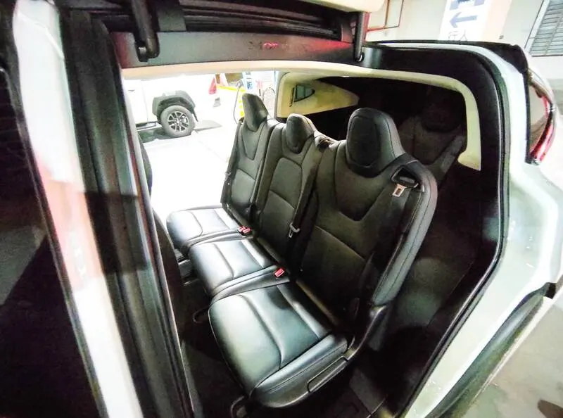 Tesla Model X 75D 照片 1