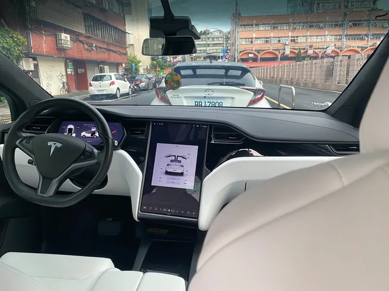 Tesla Model X LR 照片 1