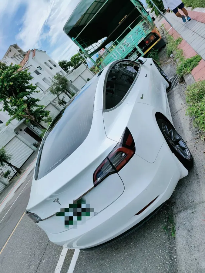 Tesla Model 3 SR+ 照片 1