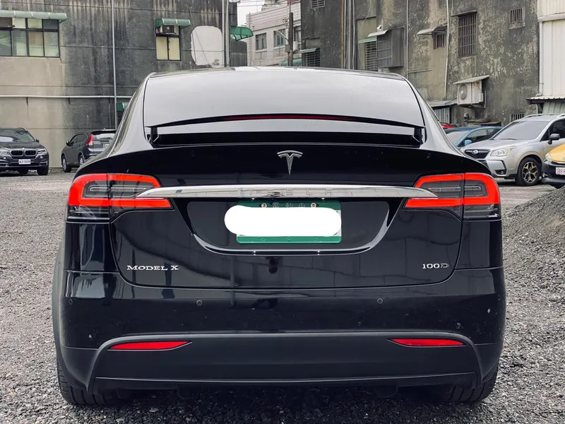 Tesla Model X 100D 照片 1