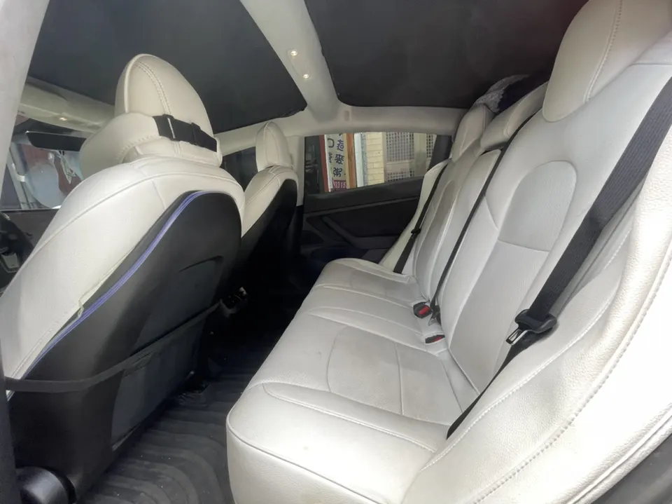 Tesla Model 3 SR+