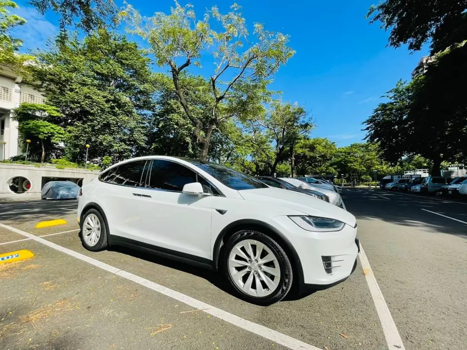 Tesla Model X 75D