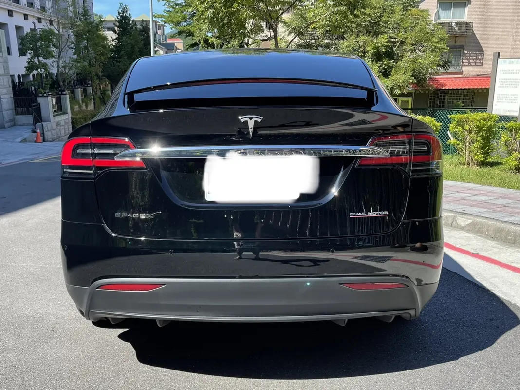 Tesla Model X Performance 照片 1