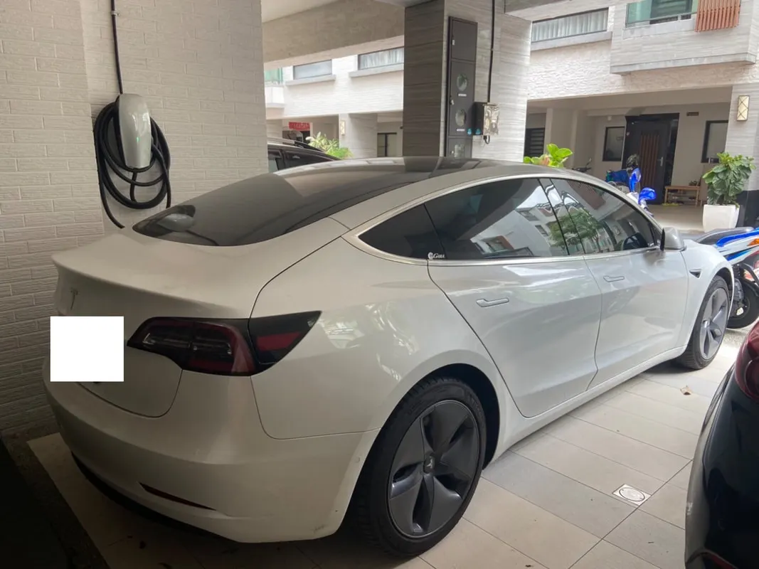 Tesla Model 3 SR+ 照片 1