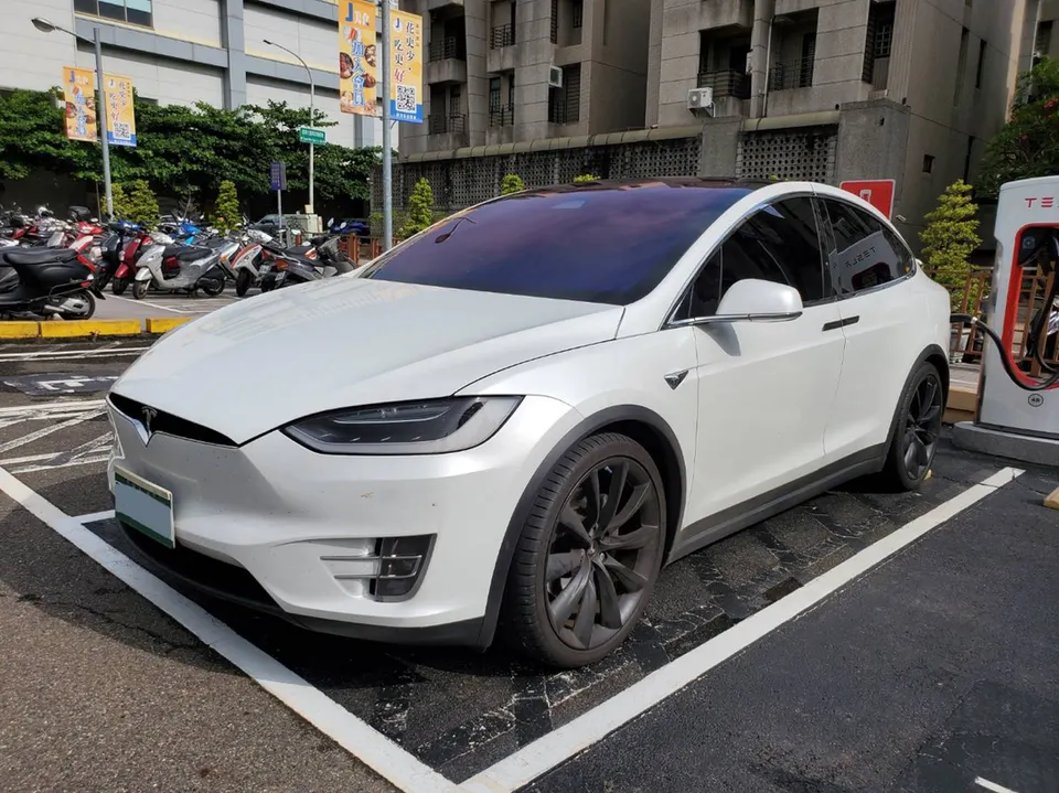 Tesla Model X 75D