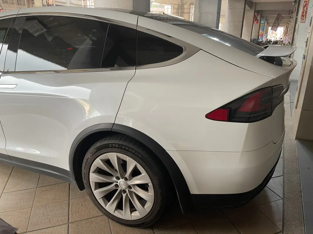 Tesla Model X LR 照片 1
