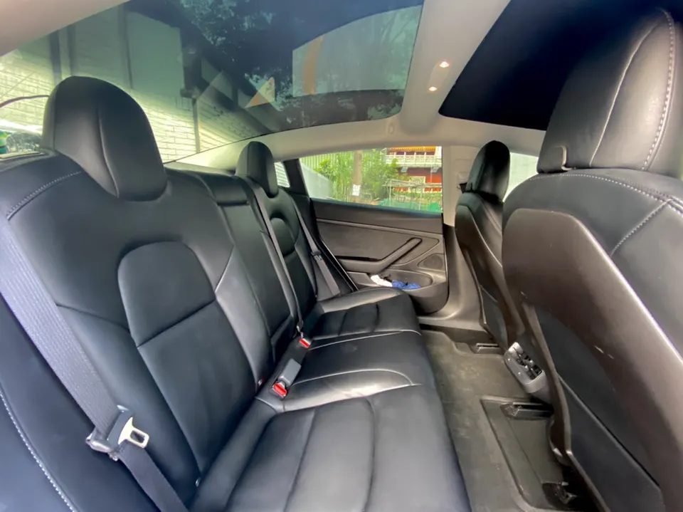 Tesla Model 3 SR+