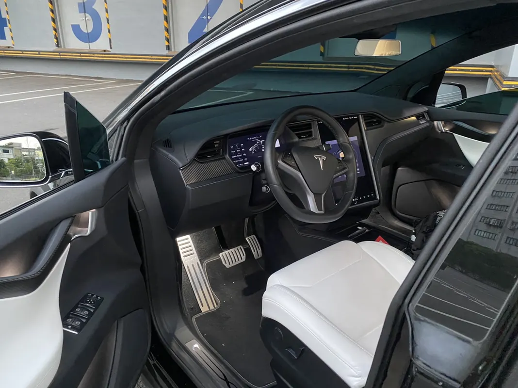 Tesla Model X Performance 照片 1