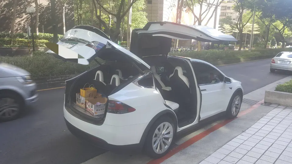 Tesla Model X 75D