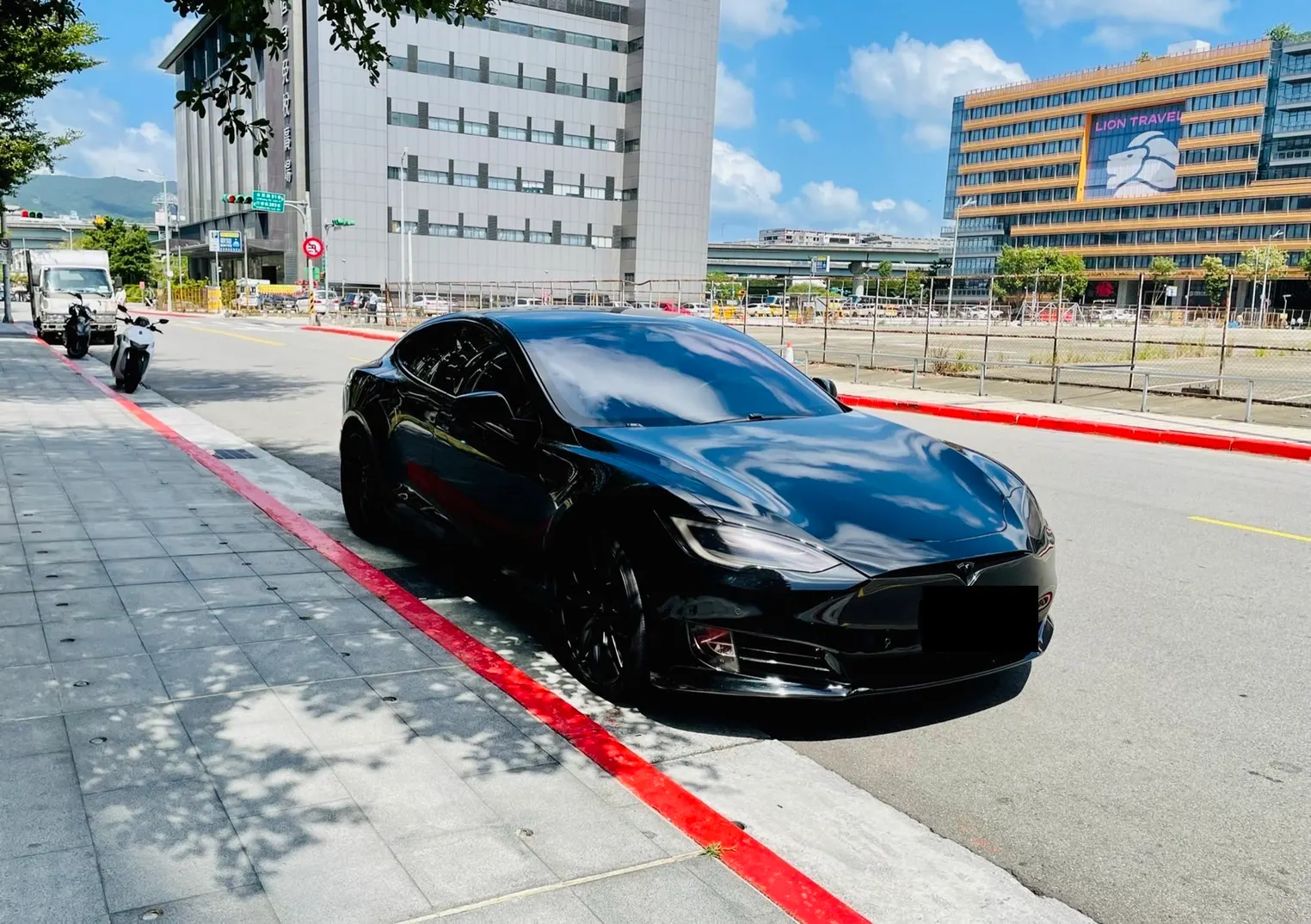 Tesla Model S 75D 照片 1