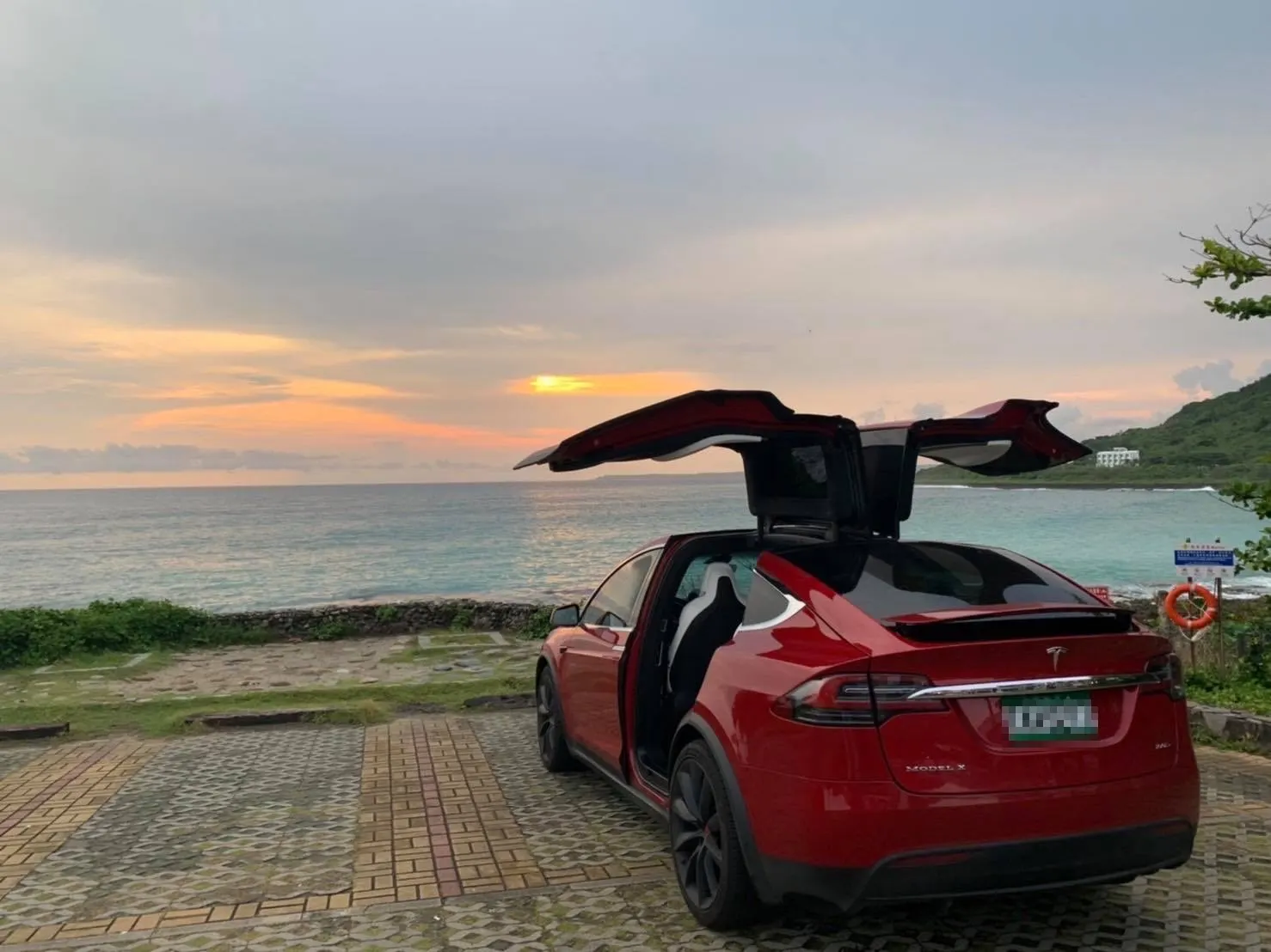 Tesla Model X 100D 照片 1