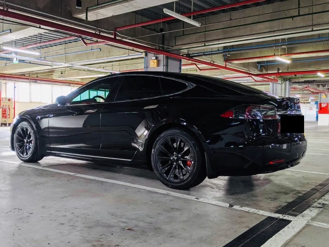 Tesla Model S 75 照片 1