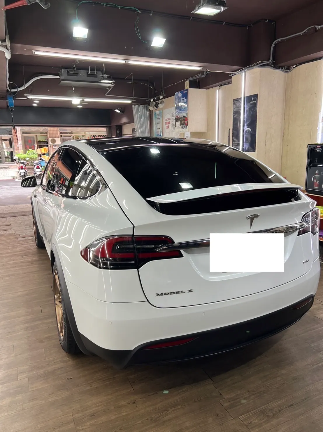 Tesla Model X 75D 照片 1